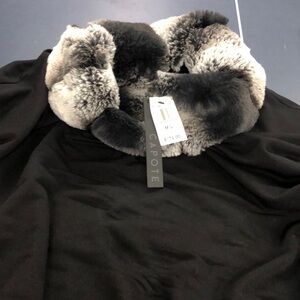 Capote fox fur trimmed poncho top size M/L.NWT.In white gray and Black Fur.